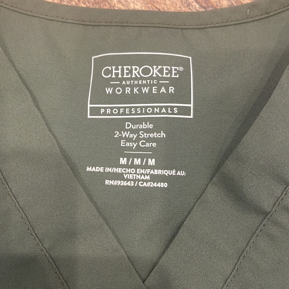Cherokee Scrub Top - Picture 2 of 2